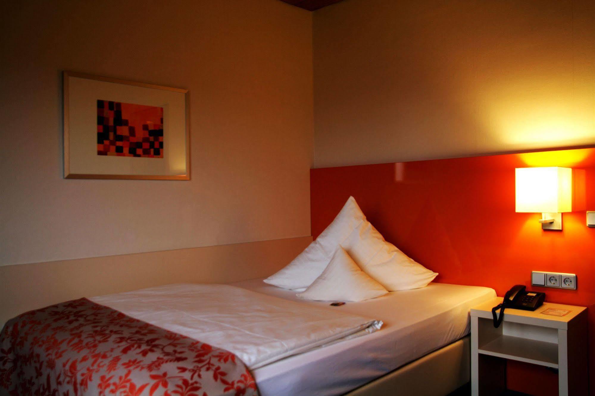 Stadt-Gut-Hotel Filderhotel Ostfildern Esterno foto